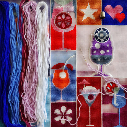 Needlepoint Pillow Kit "Welcome Drinks"