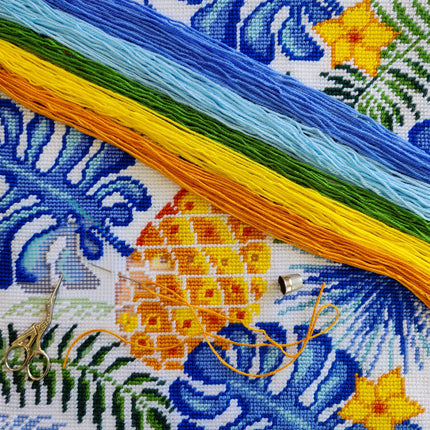 Needlepoint Pillow Kit "Pineapple"