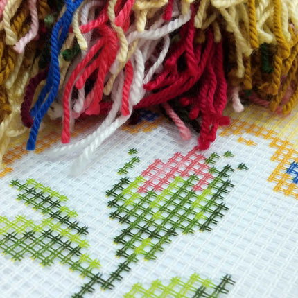 Needlepoint Pillow Kit "Roses"