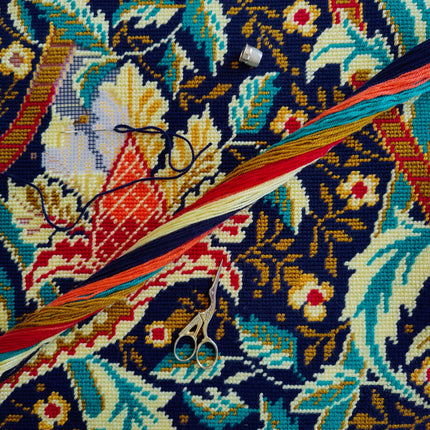 Needlepoint Pillow Kit "Hazelnut"