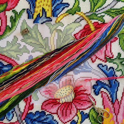 Needlepoint Pillow Kit "Rose"