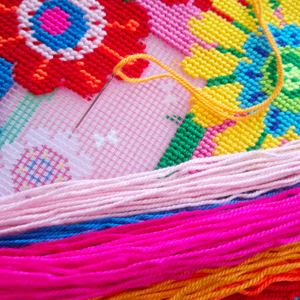 Needlepoint Pillow Kit "Multicolored daisies"
