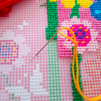 Needlepoint Pillow Kit "Multicolored daisies"