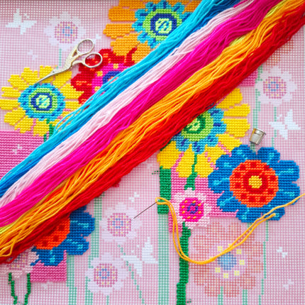 Needlepoint Pillow Kit "Multicolored daisies"