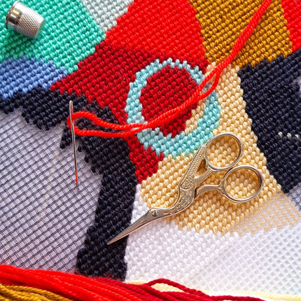 Needlepoint Pillow Kit "Dignity"