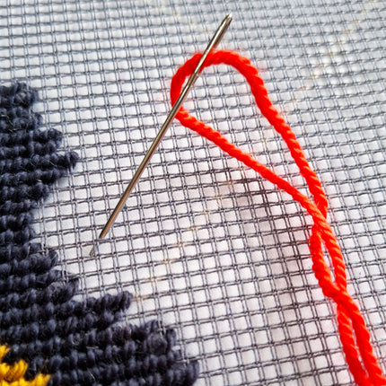 Needlepoint Pillow Kit "Dignity"