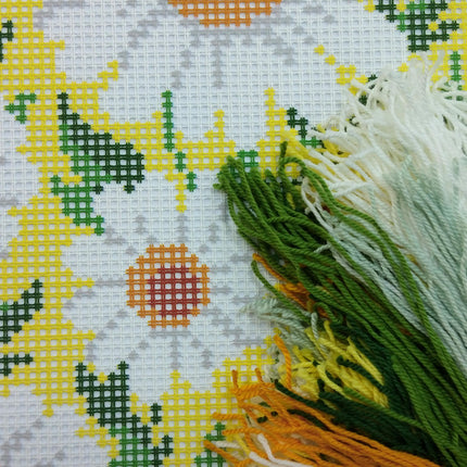Cross Stitch Pillow Kit "Daisies"