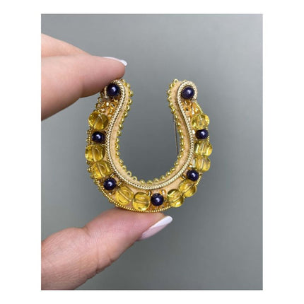 Beadwork kit for creating broоch "Horseshoe"