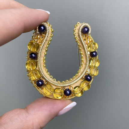 Beadwork kit for creating broоch "Horseshoe"