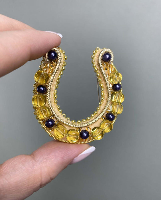 Beadwork kit for creating broоch "Horseshoe"