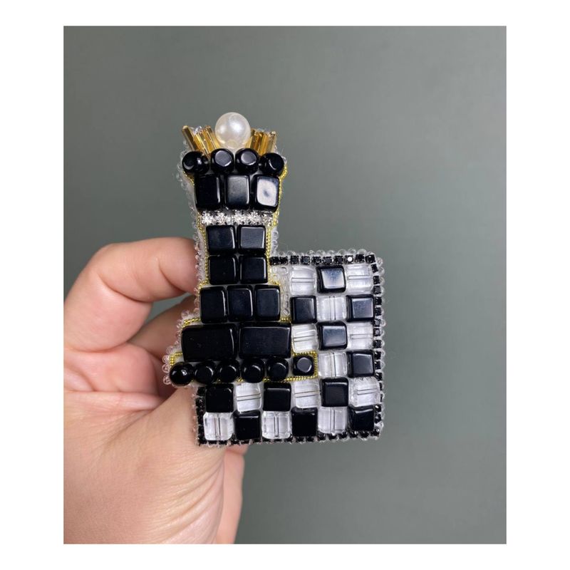 Beadwork kit for creating broоch "Queen"