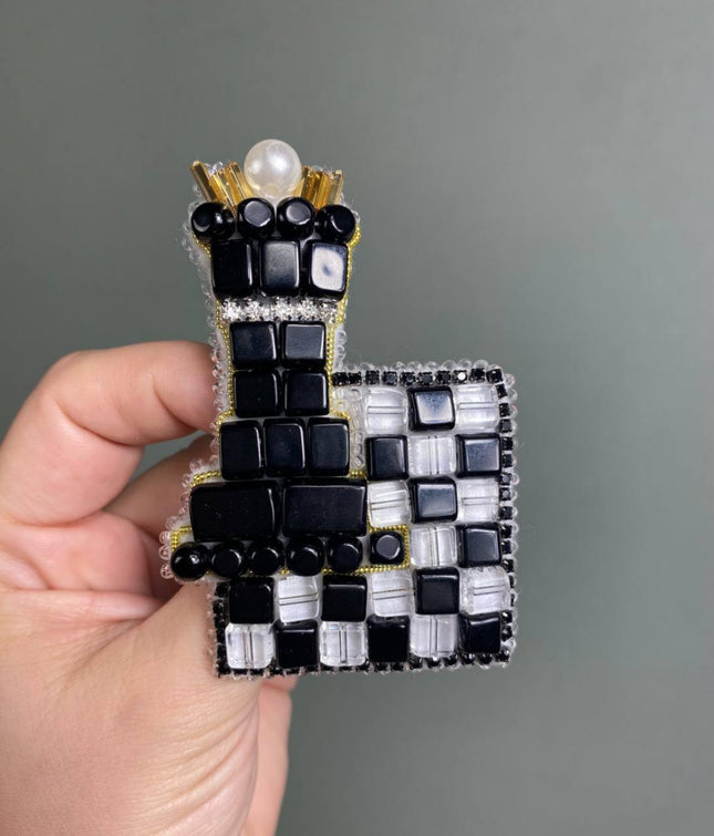 Beadwork kit for creating broоch "Queen"
