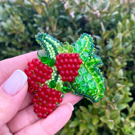 Beadwork kit for creating broоch "Raspberry"