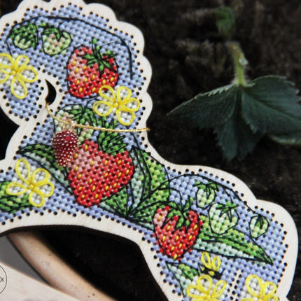 🎠 DIY Counted Cross Stitch Kit Rocking Horse "Strawberry"