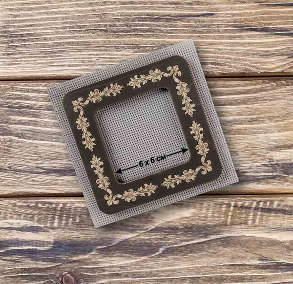 Embroidery frame on magnets