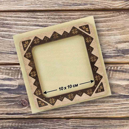 Embroidery frame on magnets