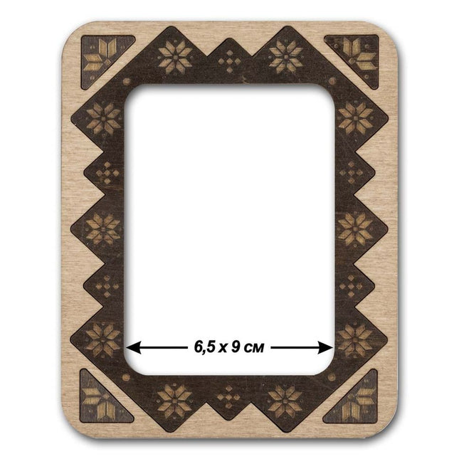 Embroidery frame on magnets