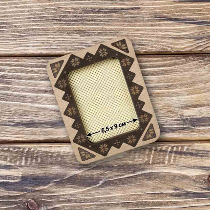 Embroidery frame on magnets