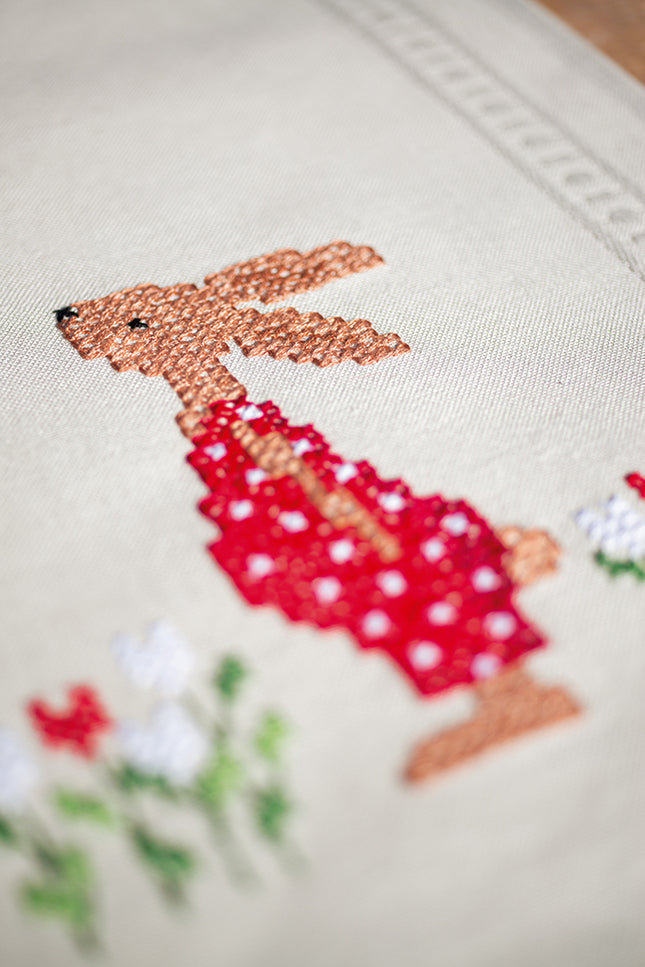 DIY Table Runner kit "Easter rabbits in tulip garden"