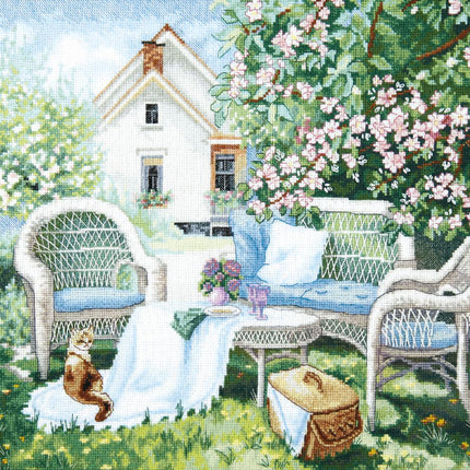 Counted Cross Stitch Kit "Blooming garden"