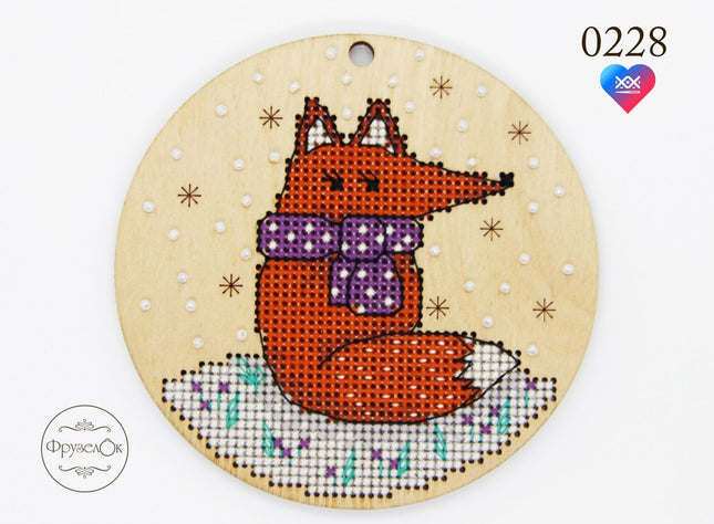 DIY Cross stitch kit on wood "Little Fox" D 3.7 in / D 9.5 cm