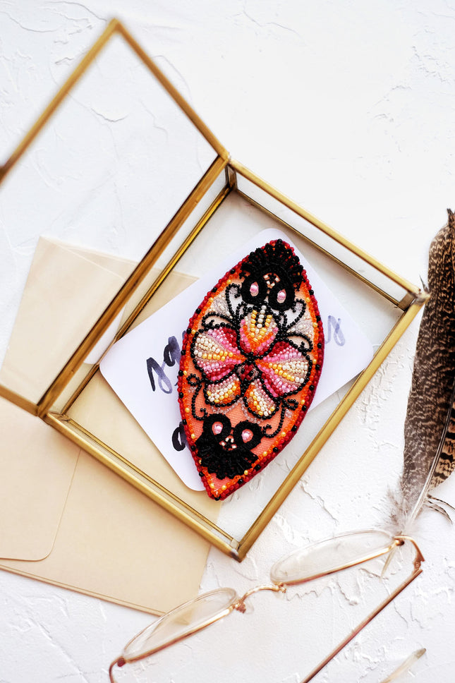 Beadwork kit for creating brooch "Playful curls"