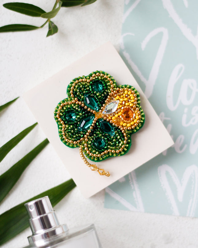 Beadwork kit for creating brooch "Good luck leaf"