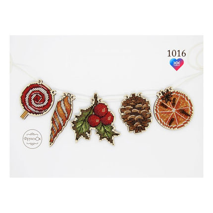 DIY Cross stitch kit on wood "Garland" 2.8x2.8 in, 2.2x1.6 in / 7.0x7.0 cm, 5.5x4.0 cm