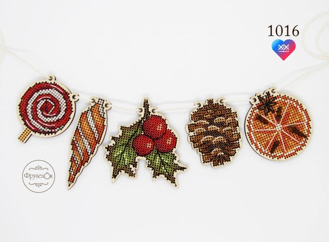 DIY Cross stitch kit on wood "Garland" 2.8x2.8 in, 2.2x1.6 in / 7.0x7.0 cm, 5.5x4.0 cm