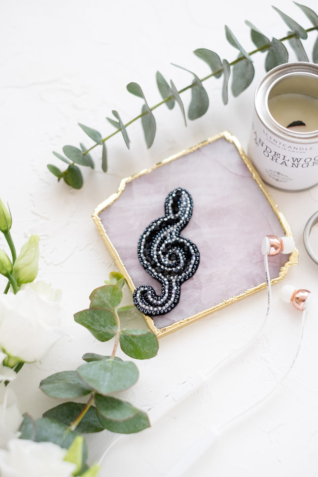 Beadwork kit for creating brooch "Treble clef"