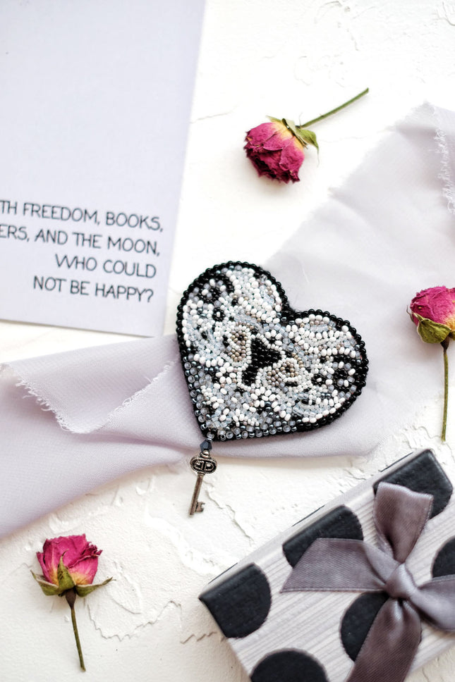 Beadwork kit for creating brooch "The key to the heart-2"