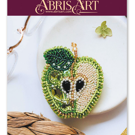 Beadwork kit for creating brooch "Green apple"