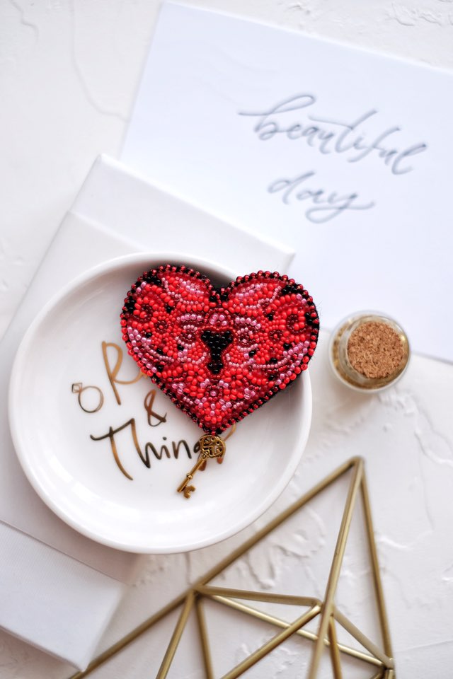 Beadwork kit for creating brooch "The key to the heart-1"