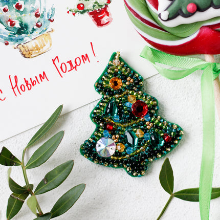 Beadwork kit for creating brooch "Christmas tree"