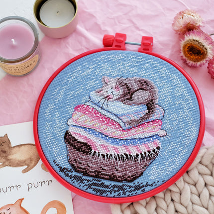 Counted Cross Stitch Kit "Kitty"