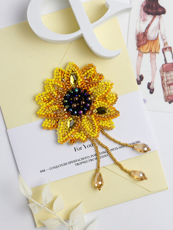 Beadwork kit for creating brooch 