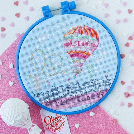 Counted Cross Stitch Kit "Love is in the air"
