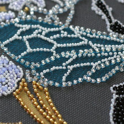 DIY Bead Embroidery Kit "Bee in clover" 11.8"x11.8" / 30.0x30.0 cm