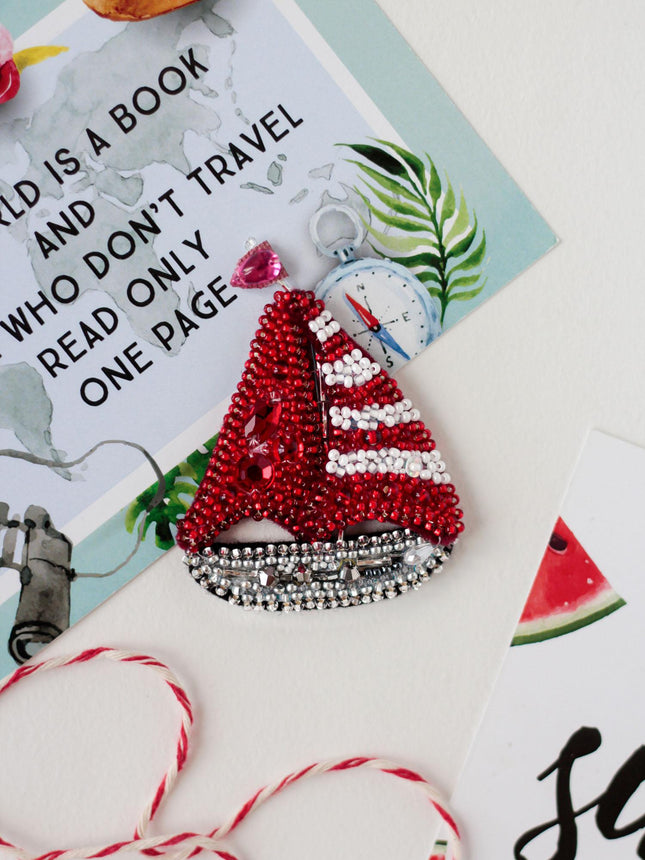 Beadwork kit for creating brooch "Light sailboat"