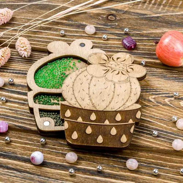 Bead organizer with wooden lid