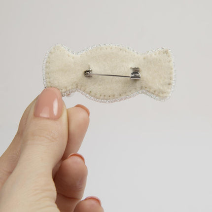 Beadwork kit for creating broоch "Sweetie"
