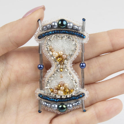 Beadwork kit for creating broоch "Hourglass"
