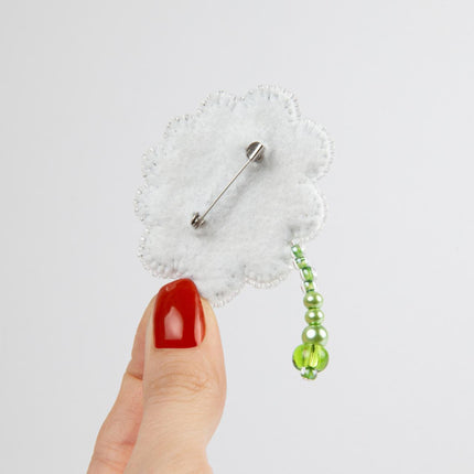 Beadwork kit for creating broоch "Chamomile"