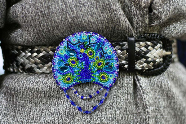 Beadwork kit for creating brooch 