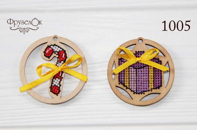 DIY Cross stitch kit on wood "Decoration" D 2.0 in / D 5.0 cm