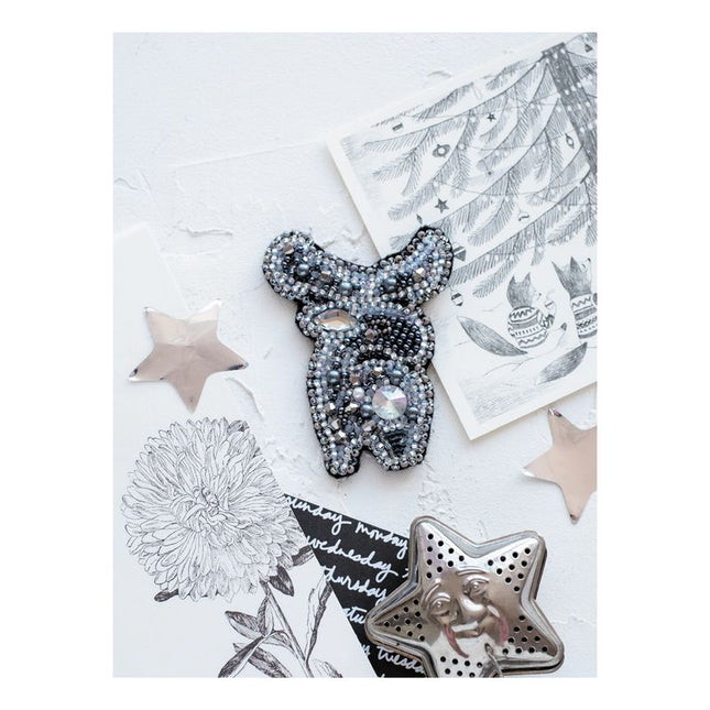 Beadwork kit for creating brooch "Silver Cheeks"