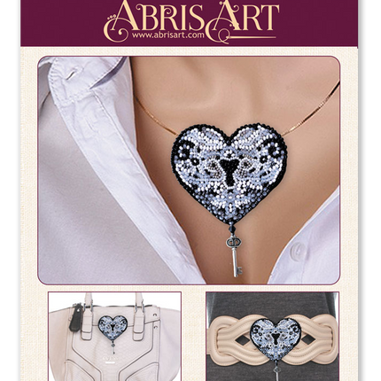 Beadwork kit for creating brooch "The key to the heart-2"