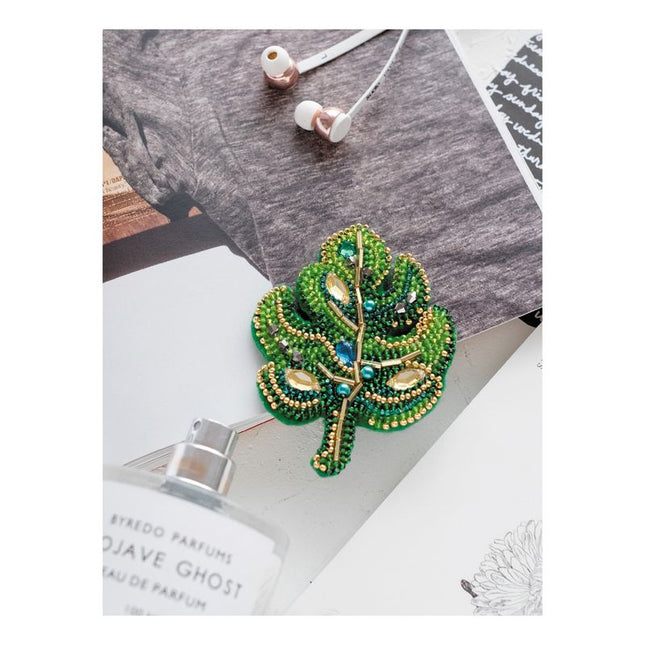 Beadwork kit for creating brooch "Monster leaf"
