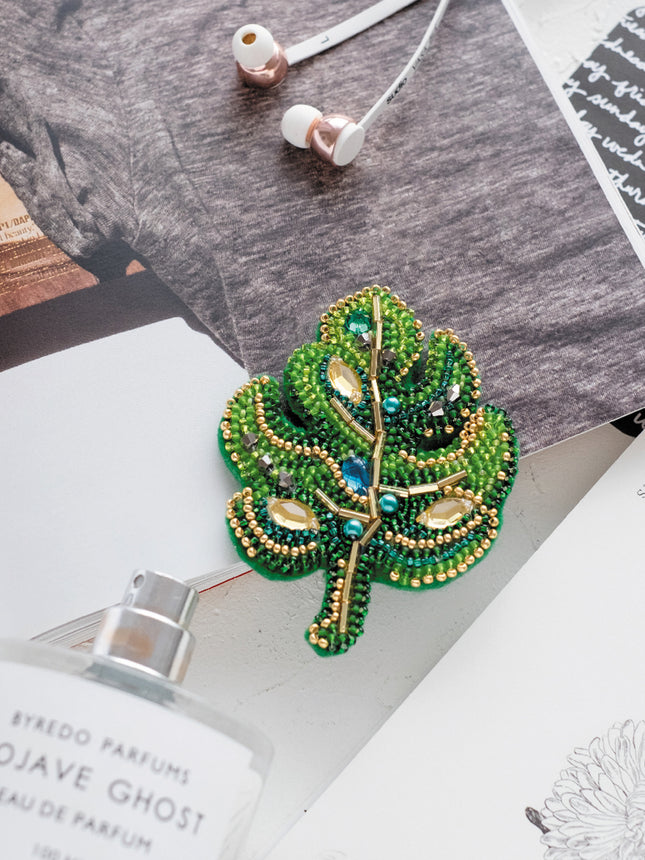 Beadwork kit for creating brooch "Monster leaf"