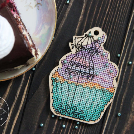 DIY Cross stitch kit on wood "Mannequin" 4.1x3.0 in / 10.5x7.5 cm